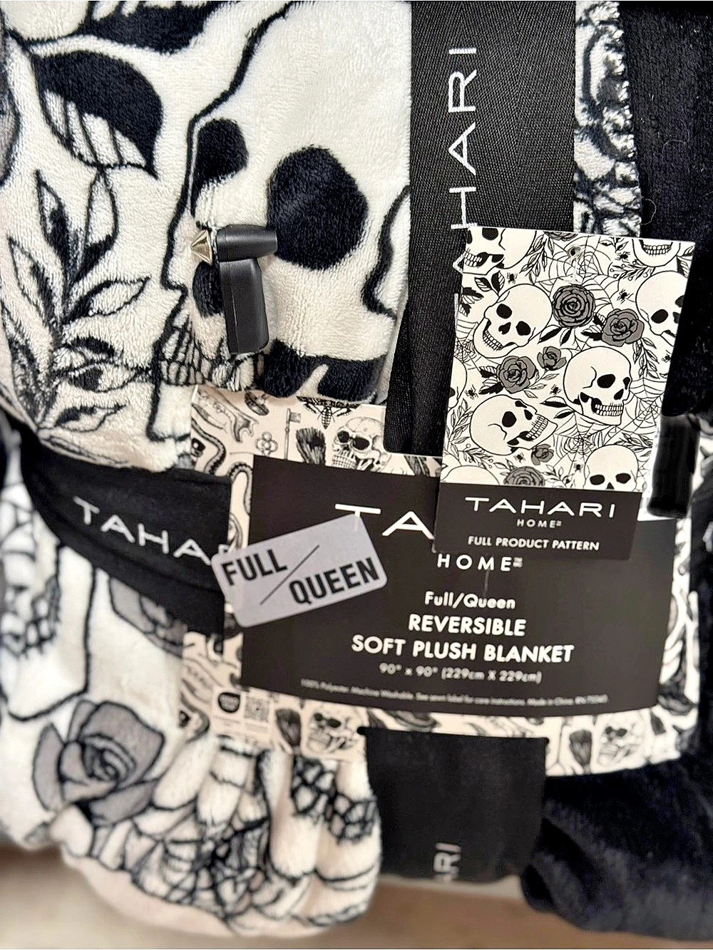 Tahari Home Reversible Soft Plush Blanket Floral Black & White Full/Queen NWT